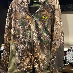 Under Armour Sweatshirt